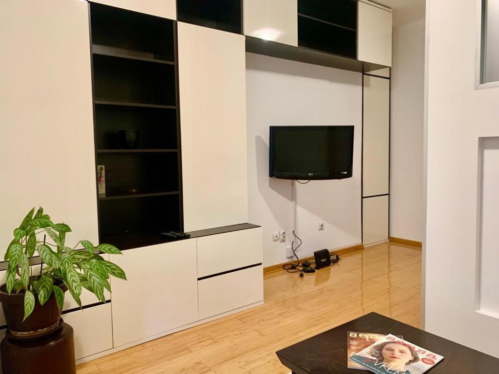 City Center Crown Apartment Belgrado Buitenkant foto
